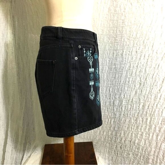 INC DENIM Embroidered Black Shorts Size 8 - Picture 2 of 7
